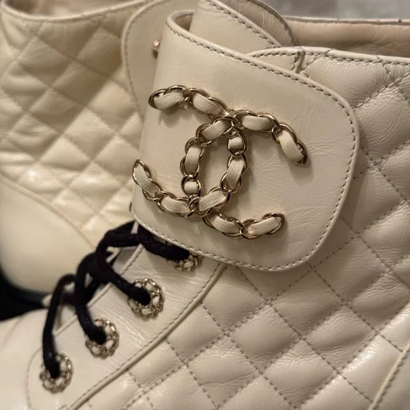 CHANEL COMBAT BOOTS - Picture 4 of 9